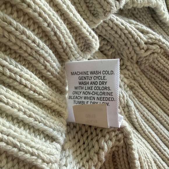 Men's Banana Republic Cable Knit Sweater - Picture 8 of 8